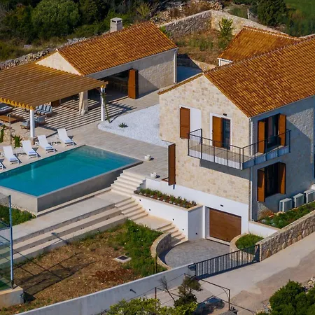 Padel Solta Villa