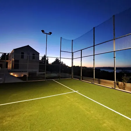 Padel Solta Villa